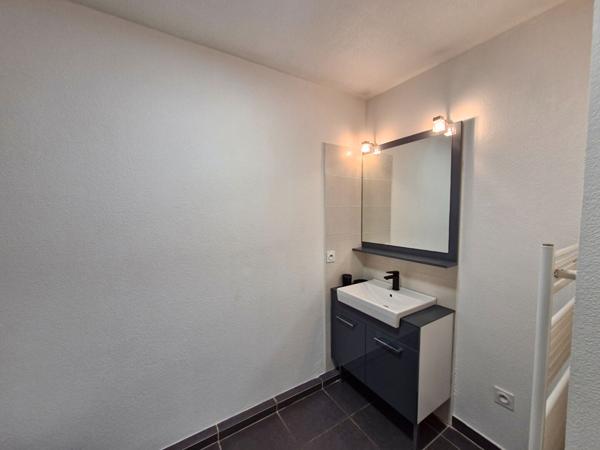 Toulon T2  (41 m2) + Place de parking privative