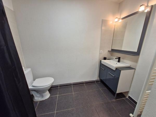 Toulon T2  (41 m2) + Place de parking privative