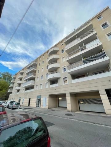 Toulon T2  (41 m2) + Place de parking privative