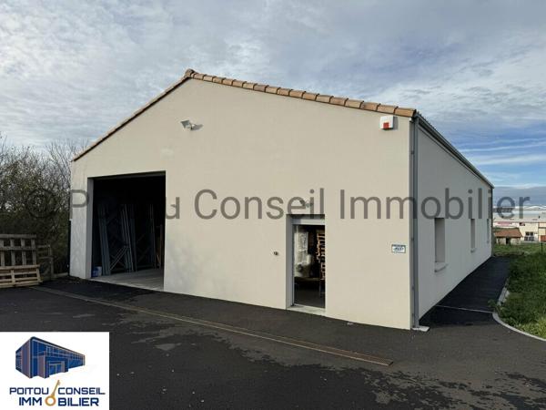 ZONE MENDES FRANCE NIORT LOCAL D’ENVIRON 240m2 CLOS AVEC PARKINGS