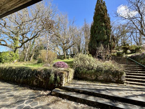 Maison 6 pièces et batiment annexe avec appartement de type II - SAINT BENOIT Saint-Benoît (86280)