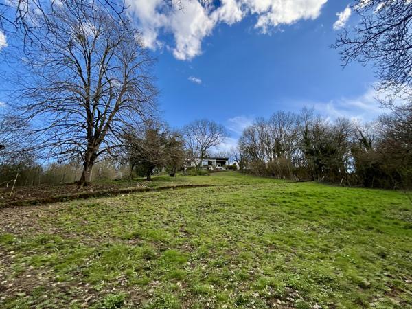 Maison 6 pièces et batiment annexe avec appartement de type II - SAINT BENOIT Saint-Benoît (86280)