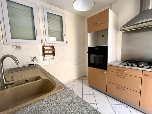 Maison 6 pièces et batiment annexe avec appartement de type II - SAINT BENOIT Saint-Benoît (86280)