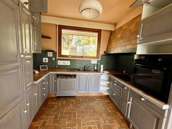 Maison 6 pièces et batiment annexe avec appartement de type II - SAINT BENOIT Saint-Benoît (86280)