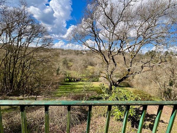 Maison 6 pièces et batiment annexe avec appartement de type II - SAINT BENOIT Saint-Benoît (86280)