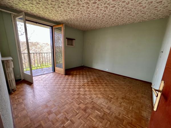 Maison 6 pièces et batiment annexe avec appartement de type II - SAINT BENOIT Saint-Benoît (86280)