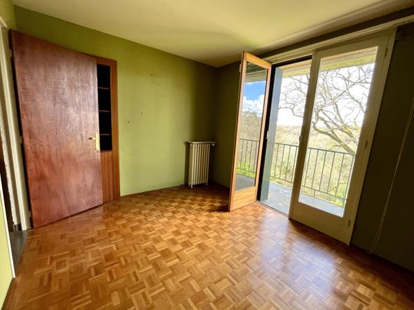 Maison 6 pièces et batiment annexe avec appartement de type II - SAINT BENOIT Saint-Benoît (86280)