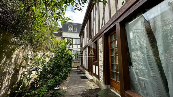 Locaux à usage professionnel situés centre ville de Compiègne