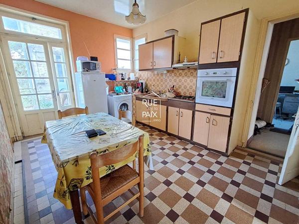 86210 VOUNEUIL SUR VIENNE Maison familiale avec ateliers et dépendances Hyper-centre de Vouneuil-sur-Vienne