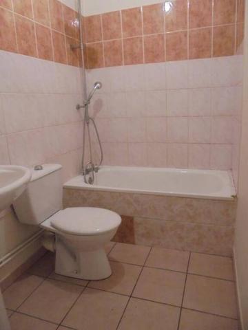 F2 SUR LA PLACE VILLEBOEUF