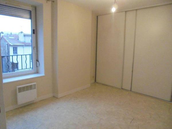 F2 SUR LA PLACE VILLEBOEUF