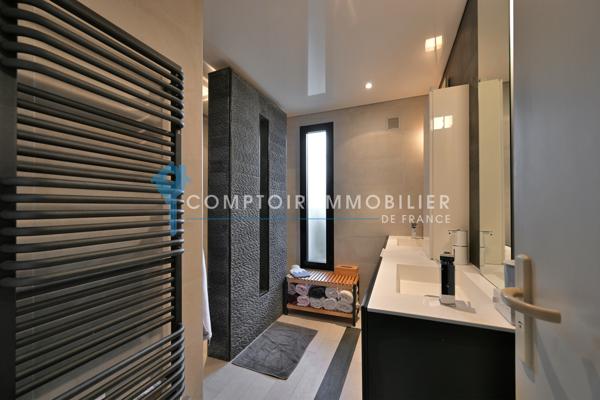 Maison
                                                                                                                                                                                                                                                                                                                        7 pièce(s)                                                                                                                                                                                                          6 chambre(s)                                                                                                                                                                                                          227  m²