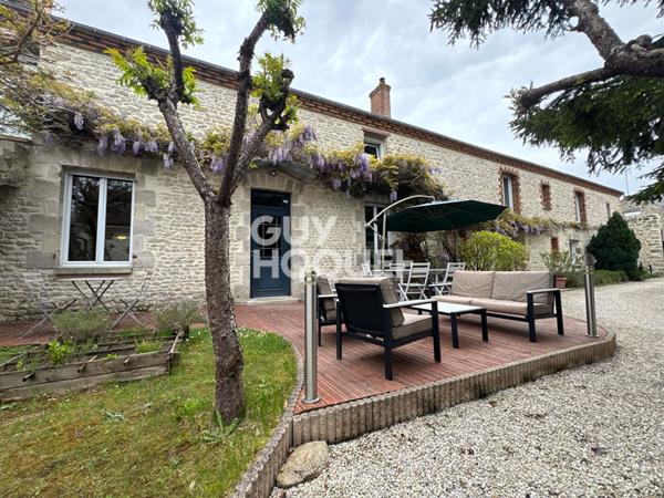 Maison ancienne spacieuse avec 200 m² de dépendances!