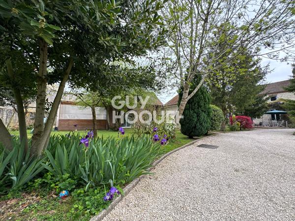 Maison ancienne spacieuse avec 200 m² de dépendances!