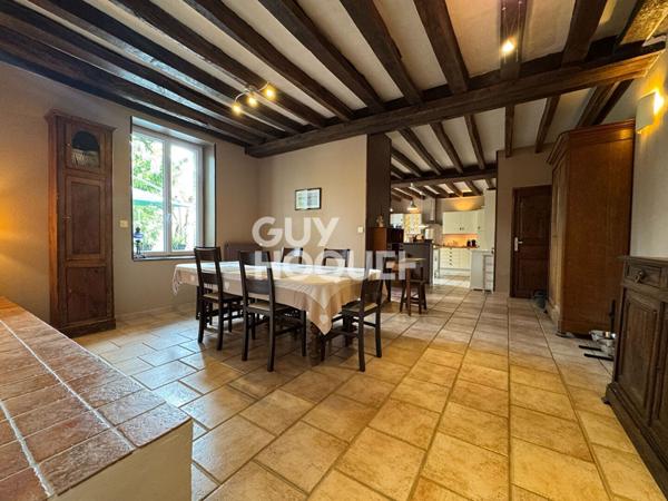 Maison ancienne spacieuse avec 200 m² de dépendances!