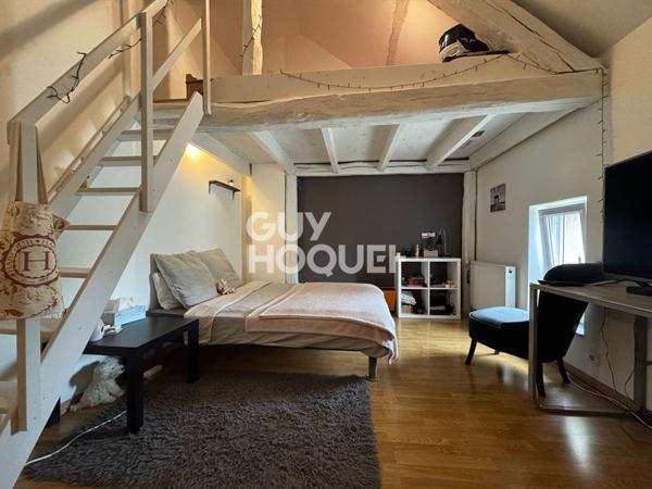 Maison ancienne spacieuse avec 200 m² de dépendances!