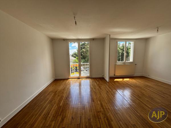 Appartement à louer Cholet : 2 pièces, 54m² avec 1 chambre(s) à 610€ - AJP Immobilier Cholet