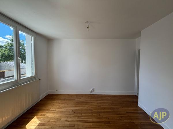 Appartement à louer Cholet : 2 pièces, 54m² avec 1 chambre(s) à 610€ - AJP Immobilier Cholet