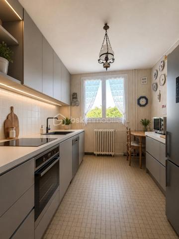 Bel appartement de 70 m² situé au 2ᵉ étage d’une résidence sécurisée, calme et appréciée. Dès l’entrée, vous découvrirez une entrée spacieuse qui dessert agréablement les différentes pièces de l’appartement.

L’espace de vie se compose d’un double séjour / salle à manger lumineux, offrant un accès direct à un balcon très bien exposé, idéal pour profiter pleinement de la lumière naturelle et des beaux jours. La cuisine indépendante, fonctionnelle, est complétée par un cellier, offrant un espace de rangement supplémentaire. La partie nuit est accessible par un couloir qui dessert trois chambres, ainsi qu’une salle d’eau et un WC indépendant.

L’appartement bénéficie également de plusieurs améliorations appréciables : toutes les fenêtres ont été remplacées par du double vitrage PVC et la porte-fenêtre du séjour est équipée d’un volet roulant électrique.

Pour compléter ce bien, vous disposerez d’une place de stationnement privative située dans un box, ainsi que d’une cave privative. Quelques travaux de rafraîchissement sont à prévoir, offrant la possibilité de remettre l’appartement au goût du jour et de créer un intérieur à votre image.

Les + du bien :

* 70 m²
* 3 chambres
* 2ᵉ étage
* Double séjour / salle à manger
* Balcon très bien exposé et lumineux
* Cuisine indépendante avec cellier
* Salle d’eau
* WC séparé
* Double vitrage PVC sur l’ensemble des fenêtres
* Volet roulant électrique sur la porte-fenêtre du séjour
* Parking privatif en box
* Cave privative
* Résidence sécurisée, calme et recherchée
* Quelques rafraîchissements à prévoir

Un appartement offrant un beau potentiel, idéal pour une famille ou un projet d’investissement, dans un environnement résidentiel calme et agréable.