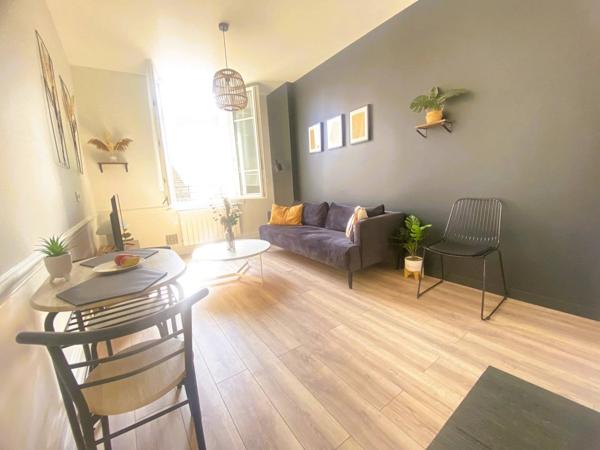 03200 VICHY - 2 APPARTEMENTS AVEC F2 & F3 MEUBLÉS AVEC BALCON AVEC CAVE AVEC COURS - QUARTIER DE FRANCE -