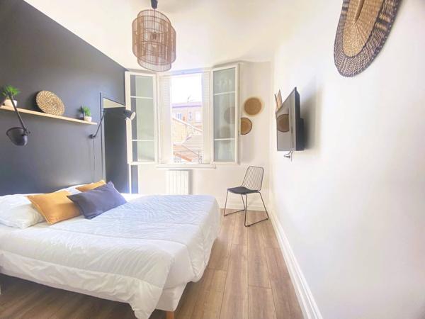 03200 VICHY - 2 APPARTEMENTS AVEC F2 & F3 MEUBLÉS AVEC BALCON AVEC CAVE AVEC COURS - QUARTIER DE FRANCE -