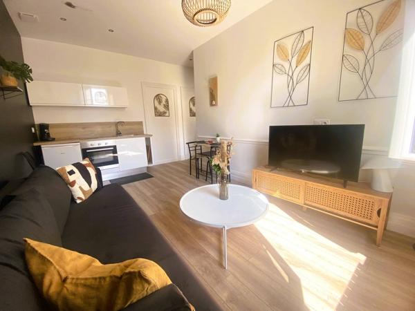 03200 VICHY - 2 APPARTEMENTS AVEC F2 & F3 MEUBLÉS AVEC BALCON AVEC CAVE AVEC COURS - QUARTIER DE FRANCE -