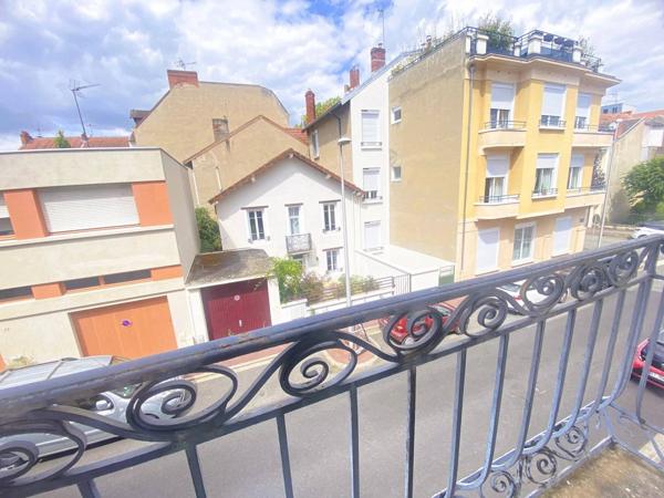 03200 VICHY - 2 APPARTEMENTS AVEC F2 & F3 MEUBLÉS AVEC BALCON AVEC CAVE AVEC COURS - QUARTIER DE FRANCE -