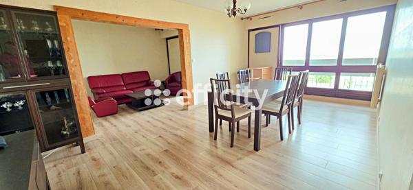 Appartement
         5 pièces
        - 96 m² 109 900 € *