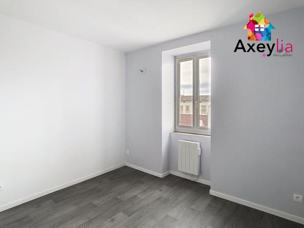 Renaison (42370) A VENDRE - RENAISON - IMMEUBLE AVEC GARAGE ET LOCAL COMMERCIAL