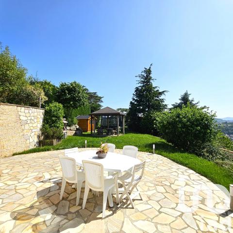 Maison à vendre 6 pièces 212 m² Saint-Genest-Lerpt