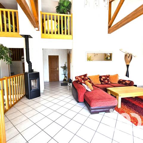 Maison à vendre 6 pièces 212 m² Saint-Genest-Lerpt