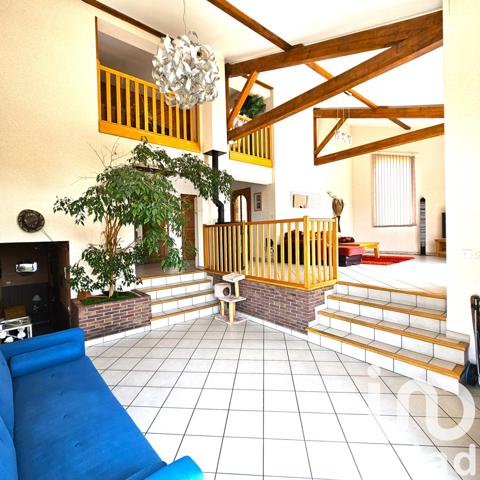 Maison à vendre 6 pièces 212 m² Saint-Genest-Lerpt