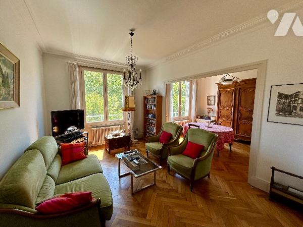 T5 traversant Est-Ouest au 4ème étage complété par une cave, grenier et un garage de 13.60 m2.