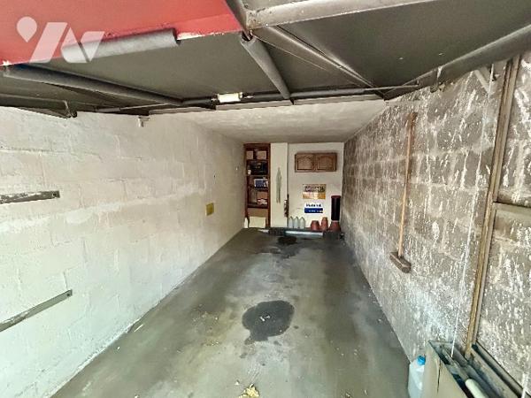 T5 traversant Est-Ouest au 4ème étage complété par une cave, grenier et un garage de 13.60 m2.