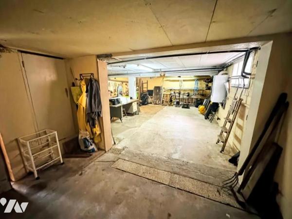 REZE - MAIRIE - MAISON DE PLAIN-PIED - 2CH ET UN BUREAU - SS AVEC BUANDERIE CAVE ET GARAGE 