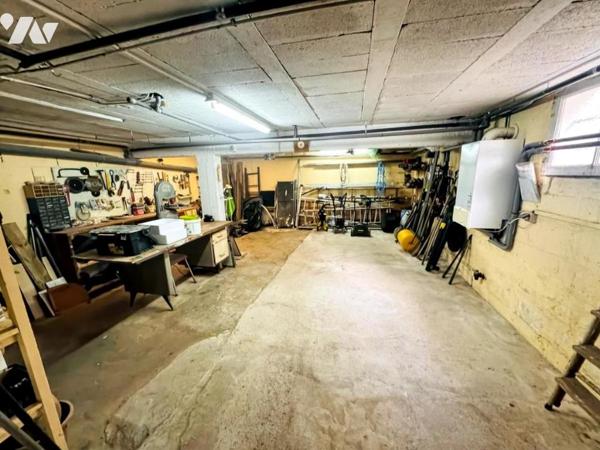 REZE - MAIRIE - MAISON DE PLAIN-PIED - 2CH ET UN BUREAU - SS AVEC BUANDERIE CAVE ET GARAGE 