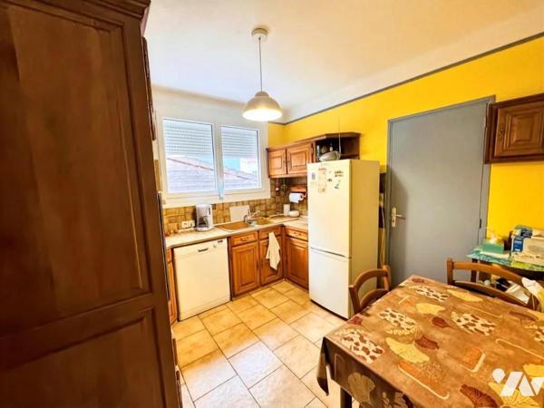 REZE - MAIRIE - MAISON DE PLAIN-PIED - 2CH ET UN BUREAU - SS AVEC BUANDERIE CAVE ET GARAGE 