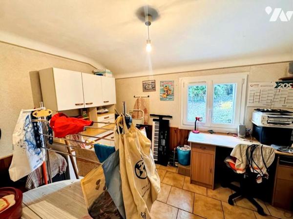 REZE - MAIRIE - MAISON DE PLAIN-PIED - 2CH ET UN BUREAU - SS AVEC BUANDERIE CAVE ET GARAGE 