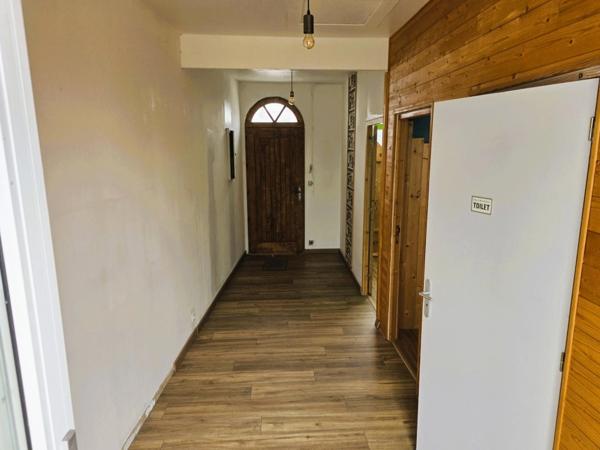 DOLUS D'OLÉRON (17) emplac n°1 en coeur de ville, A Louer Local/Bureau de 73m² donc 45m² de surface commerciale