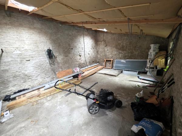 DOLUS D'OLÉRON (17) emplac n°1 en coeur de ville, A Louer Local/Bureau de 73m² donc 45m² de surface commerciale