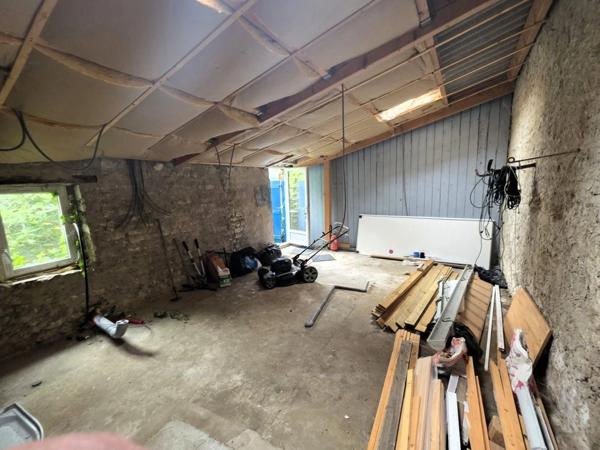 DOLUS D'OLÉRON (17) emplac n°1 en coeur de ville, A Louer Local/Bureau de 73m² donc 45m² de surface commerciale