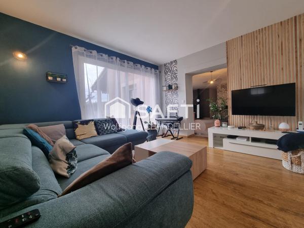 Jolie maison sur les hauteurs du village avec double garage et sous-sol total.