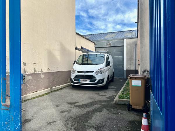 Montreuil (93100) 3 grands bâtiments sur 2 parcelles dans un quartier très recherché de Montreuil