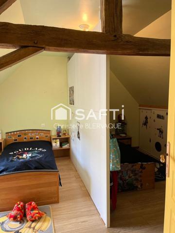 TRES BEL ENSEMBLE SUR BEAU JARDIN CLOS DEPENDANCES