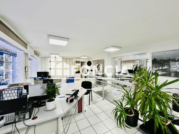 À vendre Local commercial 143 m² - La Celle-saint-cloud 78170