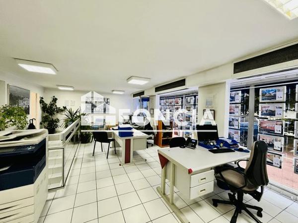 À vendre Local commercial 143 m² - La Celle-saint-cloud 78170