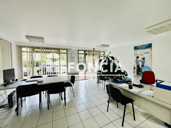 À vendre Local commercial 143 m² - La Celle-saint-cloud 78170