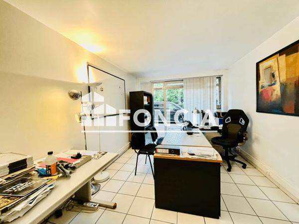 À vendre Local commercial 143 m² - La Celle-saint-cloud 78170