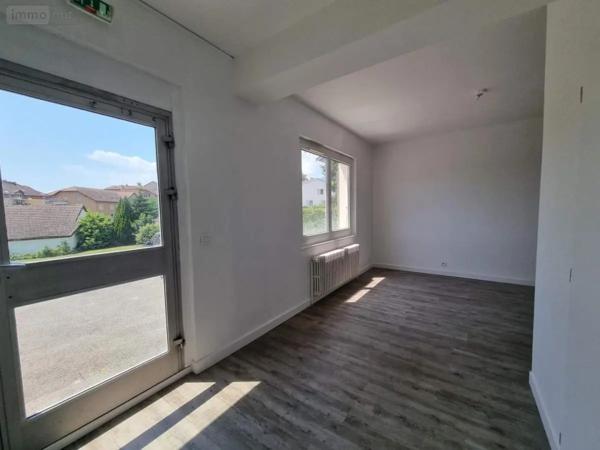 Location - Fonds et/ou murs commerciaux Saint-Genis-Pouilly 01630 100 m 2