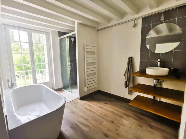 Dans un cadre idylique, sur les bords de la rivière de l'Aisne: